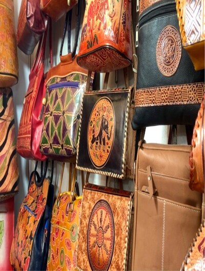 चमड़े की हस्तशिल्प वस्तुएँ (Leather Handicrafts) category